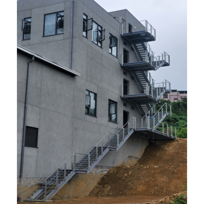 中日特種紙廠戶外逃生梯